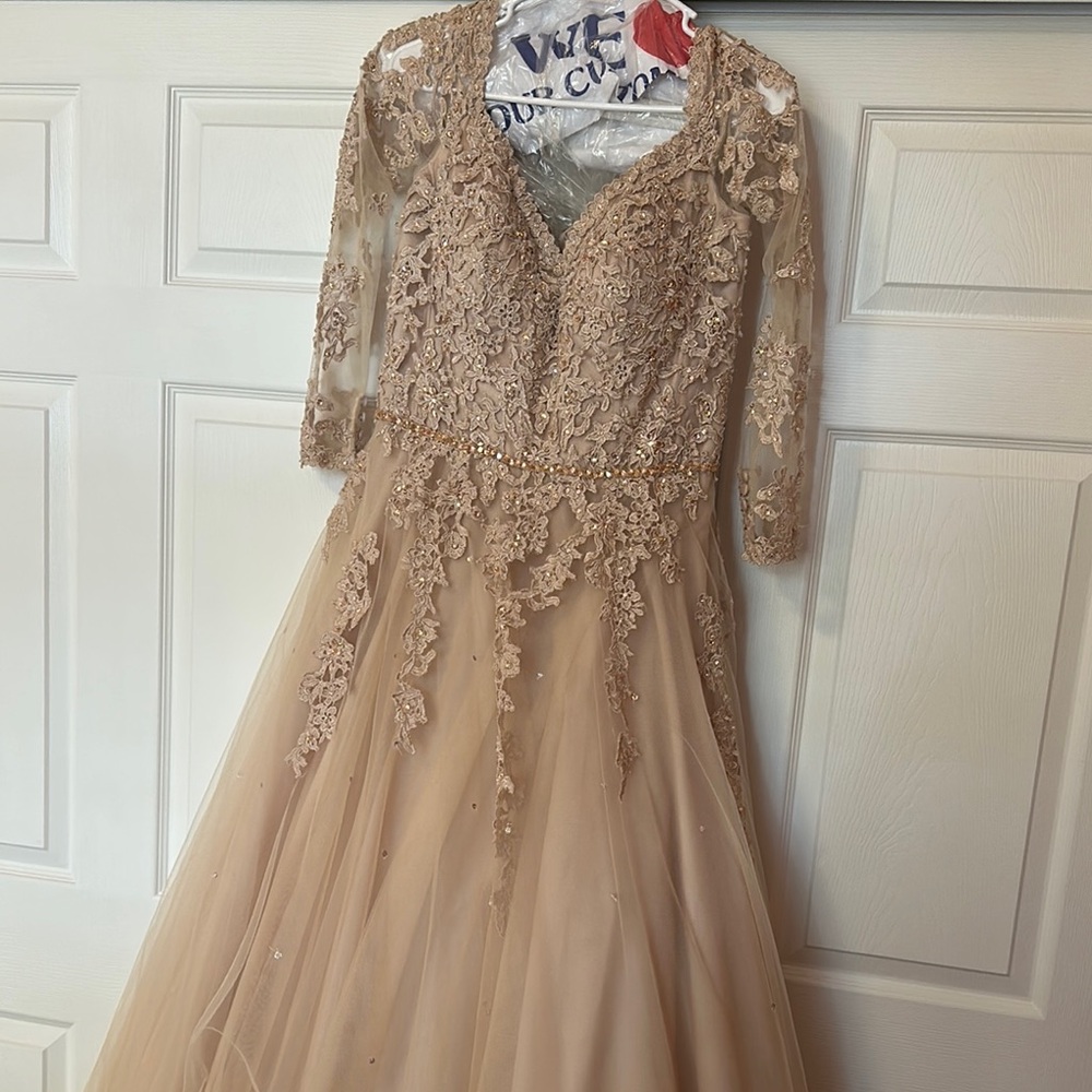 Beautiful Ball Gown Dress!